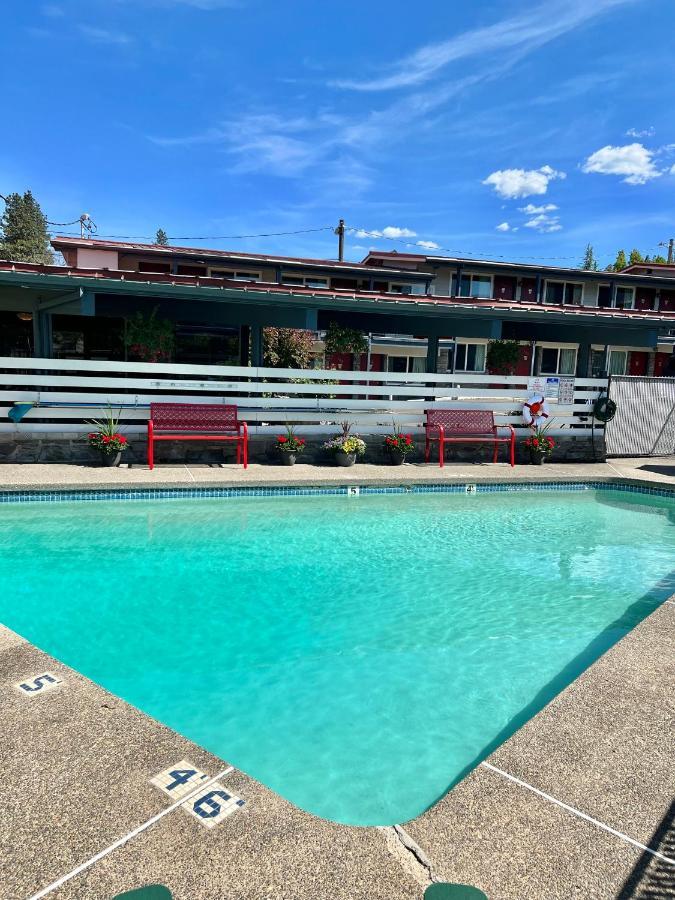 Motel Timbers And