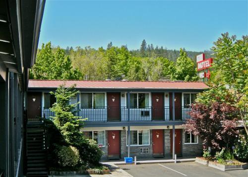 Motel Timbers And 2*