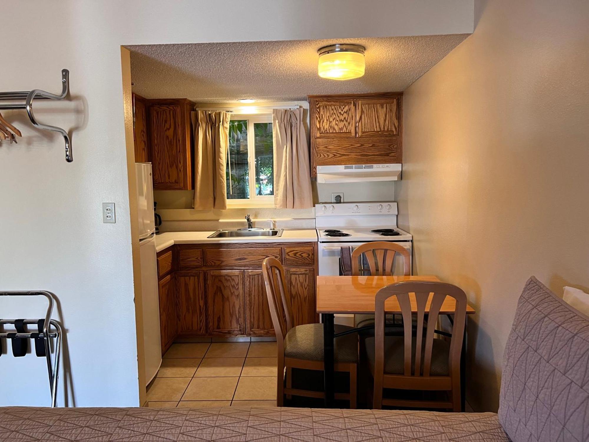 Timbers And Motel