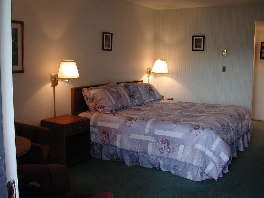 Timbers And Motel 2*